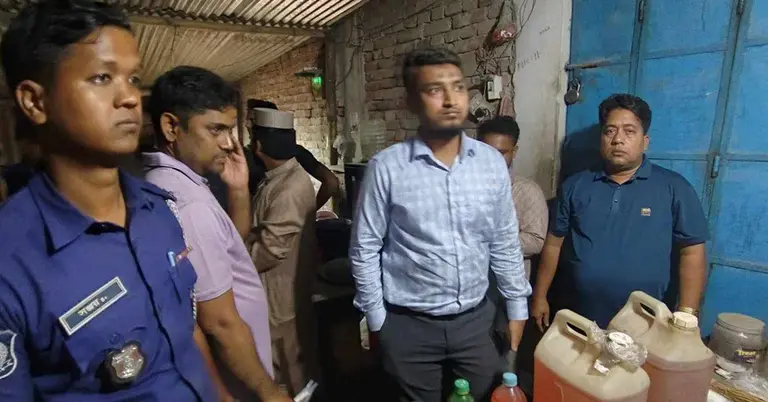 মুদি দোকানে অভিযান